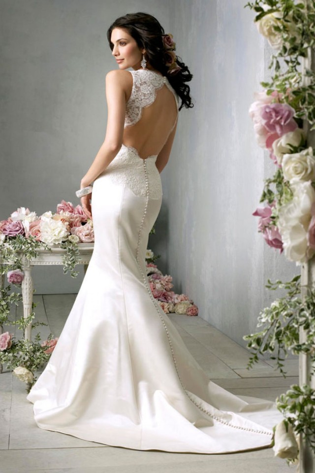 Mermaid wedding dress with lace detailing