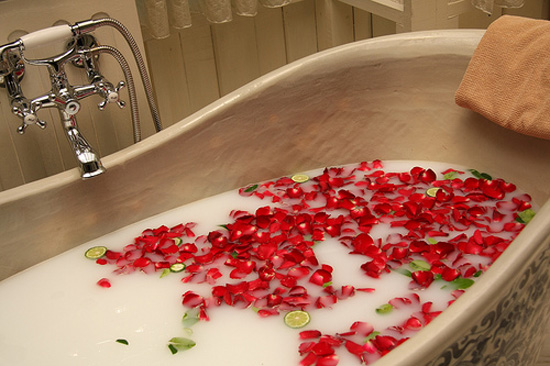 40 Ideas For Unforgettable Romantic Surprise That You Can Do