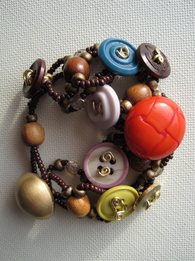 DIY: Accessories With Old Buttons