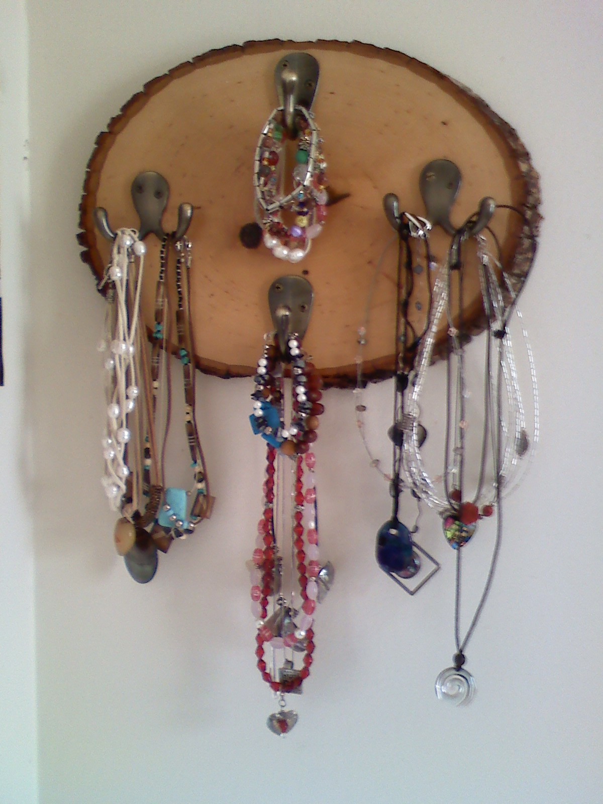 21 Useful DIY Jewelry Holders