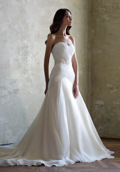 23 Wedding Dresses Called LOVE STORY by BIEN SAVVY 2013