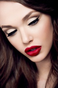 Amazing Black Dress Makeup Ideas