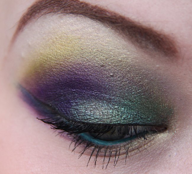 Fantastic Peacock Eye Makeup