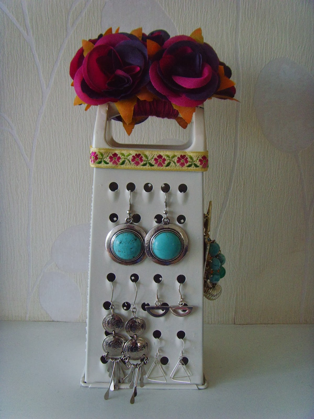 15 DIY Earring Holders