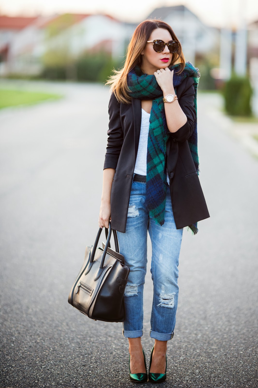 Gorgeous Outfits with Scarves for Every Occasion