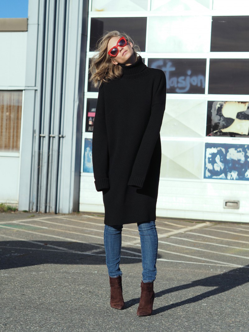 21 Simple Ways to Wear Your Black Turtleneck and Look Stunning